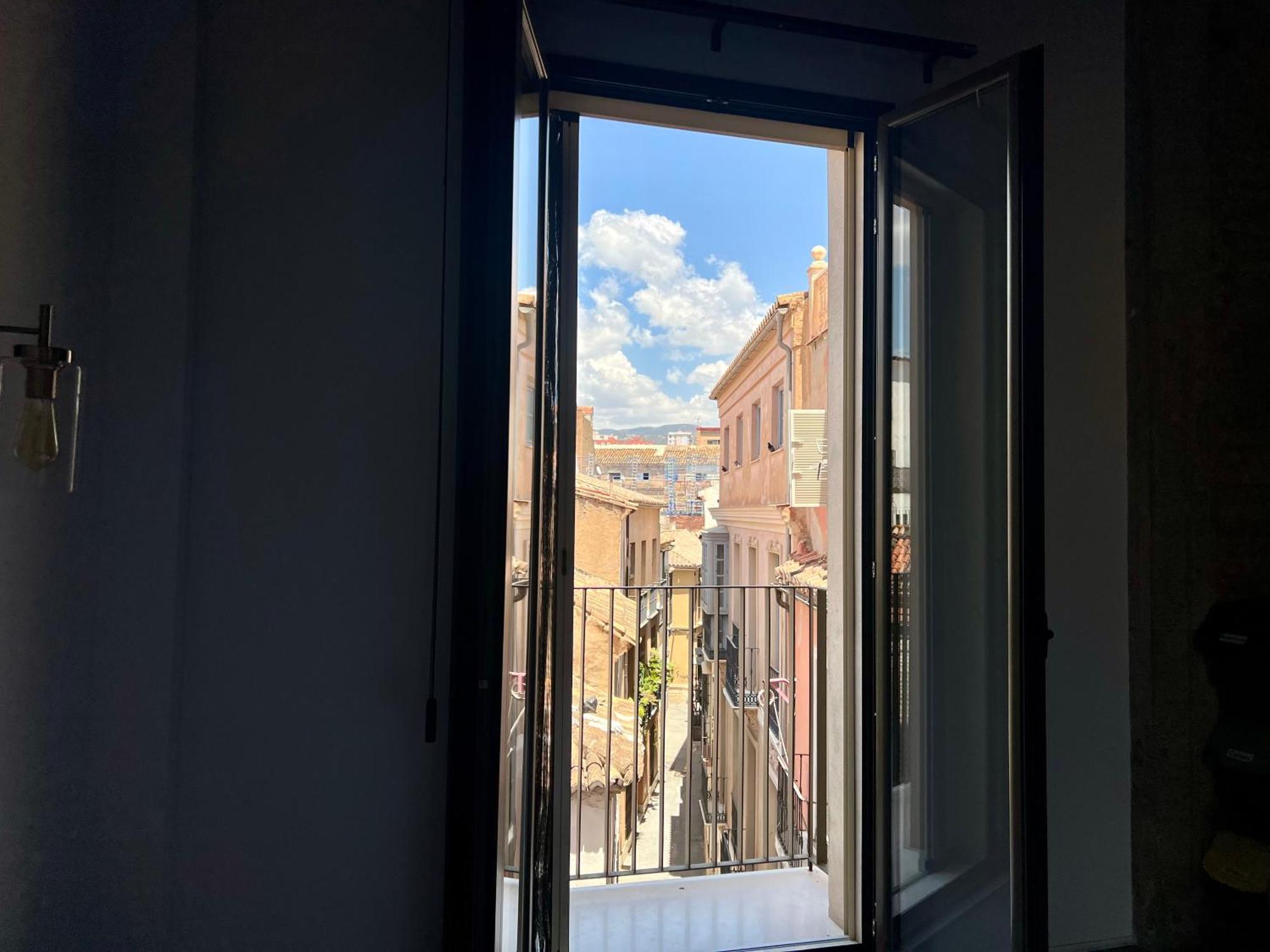 One Bedroom, Bed, Sofa Bed, Home-office, Modern, Quiet, Fully Equipped, Powerful Ac, 300 Mbps Fibre, Washer And Dryer Apartment *