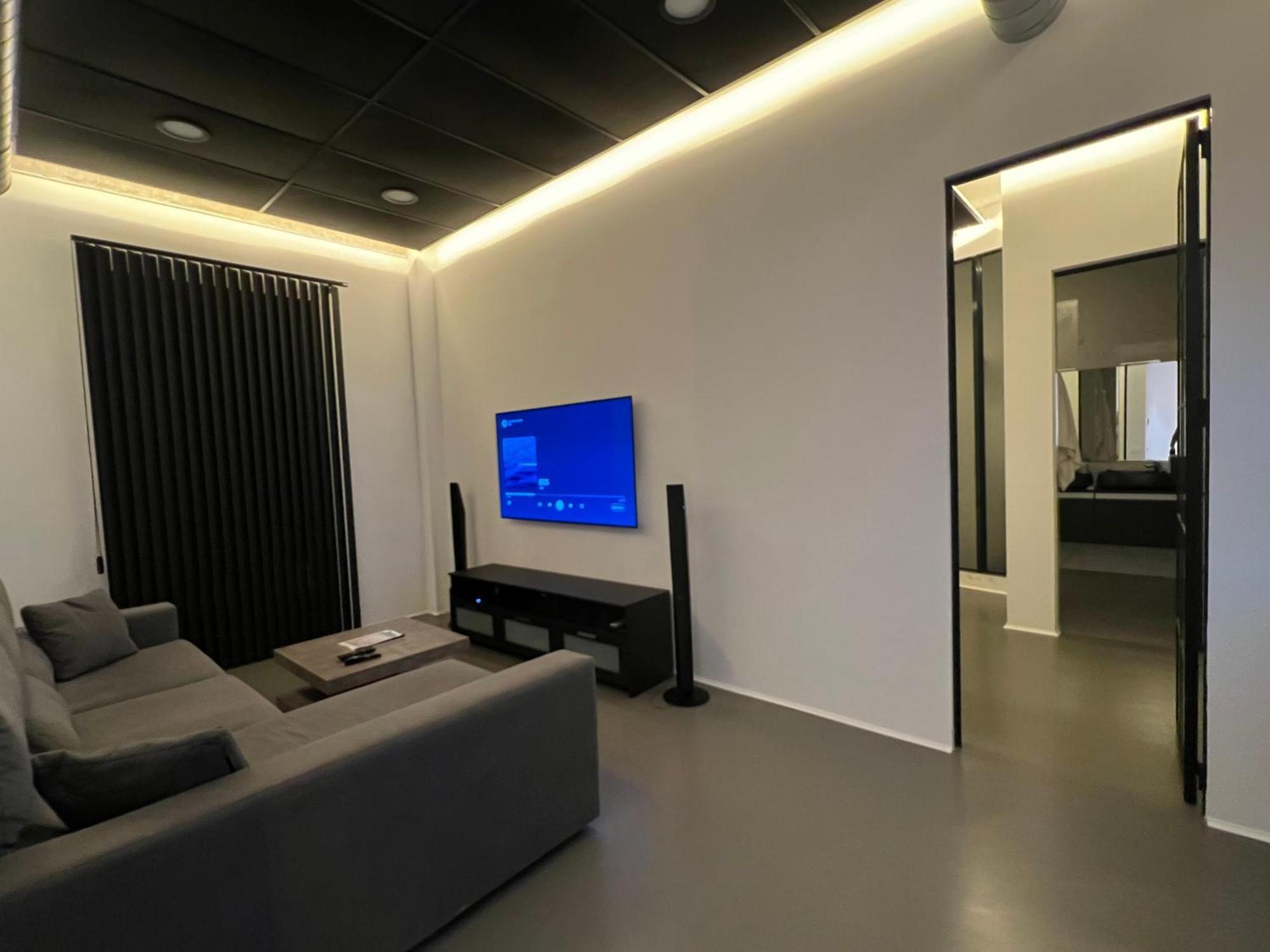 One Bedroom, Bed, Sofa Bed, Home-office, Modern, Quiet, Fully Equipped, Powerful Ac, 300 Mbps Fibre, Washer And Dryer Apartment *