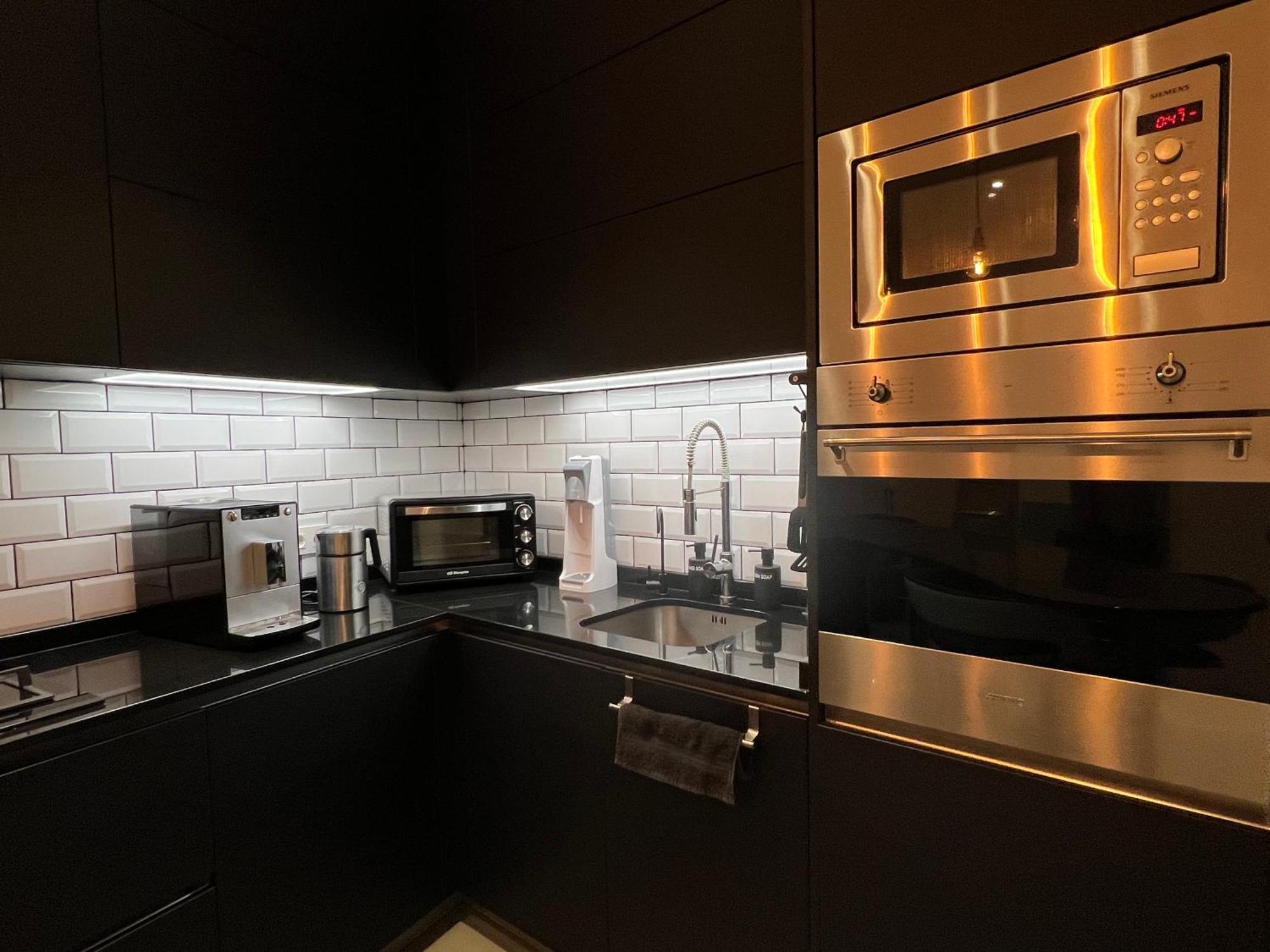 Apartment One Bedroom, Bed, Sofa Bed, Home-office, Modern, Quiet, Fully Equipped, Powerful Ac, 300 Mbps Fibre, Washer And Dryer