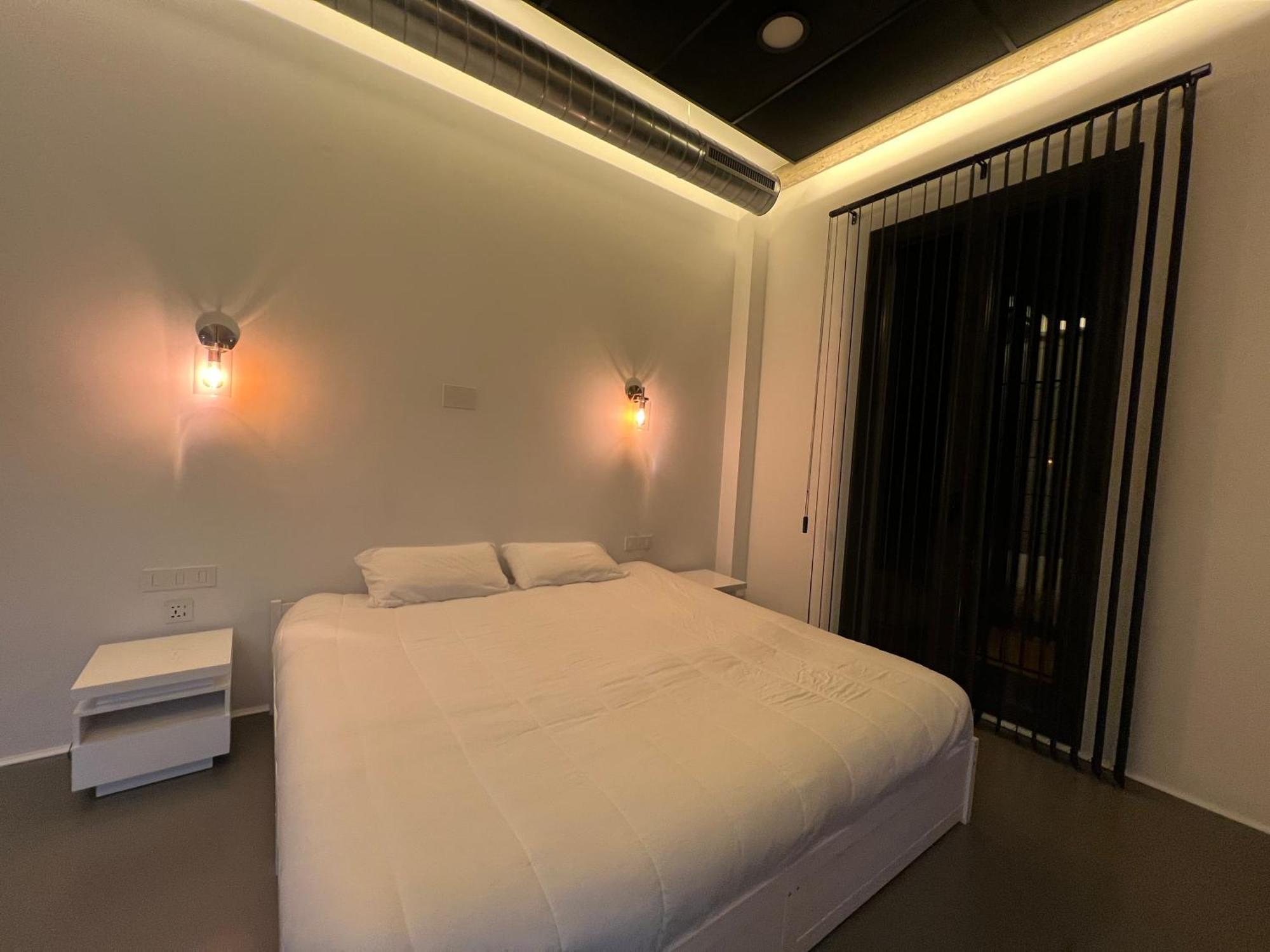 Apartment One Bedroom, Bed, Sofa Bed, Home-office, Modern, Quiet, Fully Equipped, Powerful Ac, 300 Mbps Fibre, Washer And Dryer
